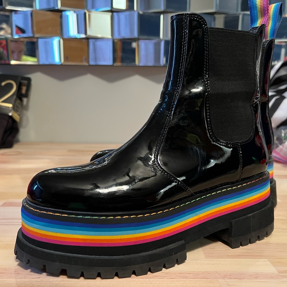 Kurt Geiger London Birdie Rainbow platform boot size 39EU size 8.5 us